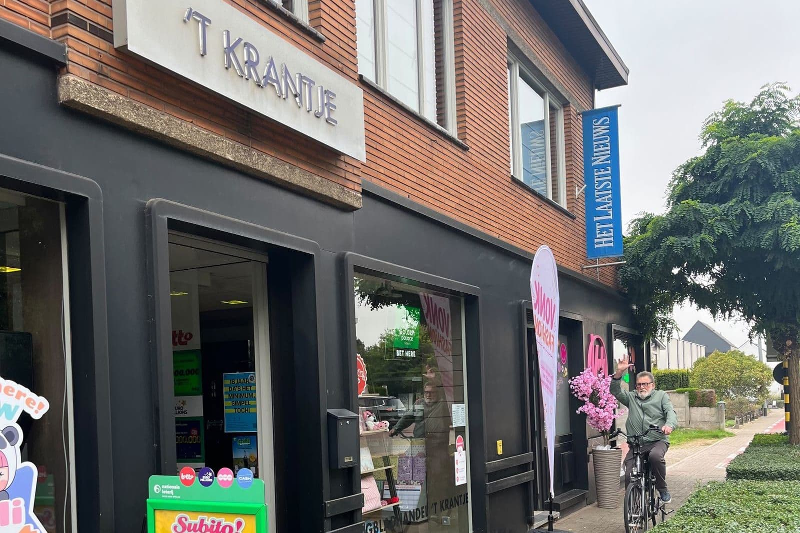 De gevel van 't Krantje aan de Oude Geelsebaan, met het uithangbord